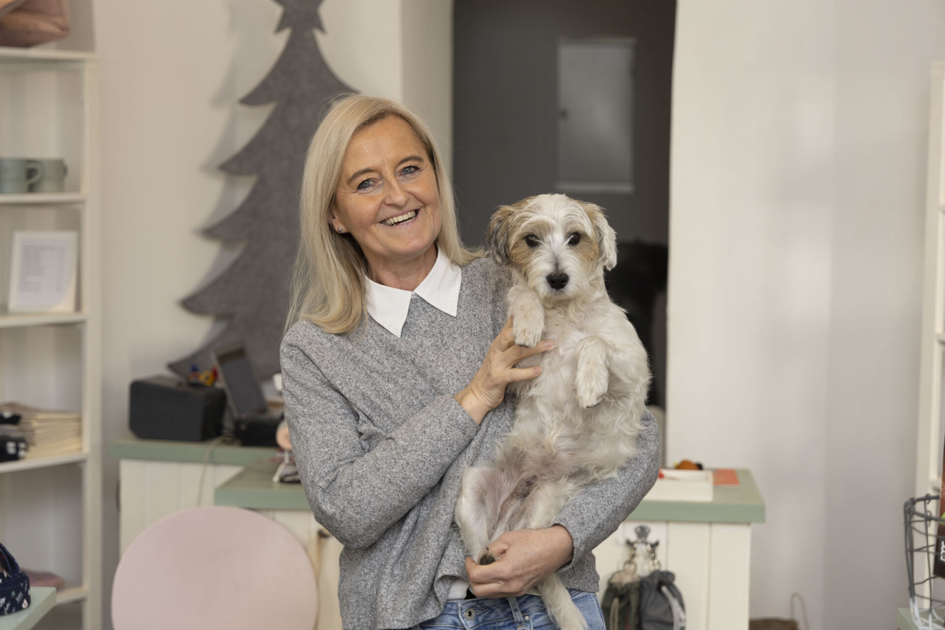 Petra Eggenreich und Hund Lino bringen neuen Schwung in den Klagenfurter Einzelhandel.