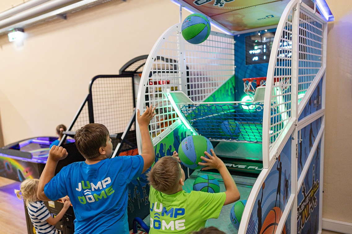 Wetterfester Bewegungsspaß für Familien: Basketball-Automat